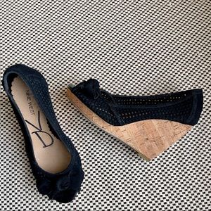 Nine West Perforated Peep Toe Bow Black Suede Cork Platform Wedges Size 5